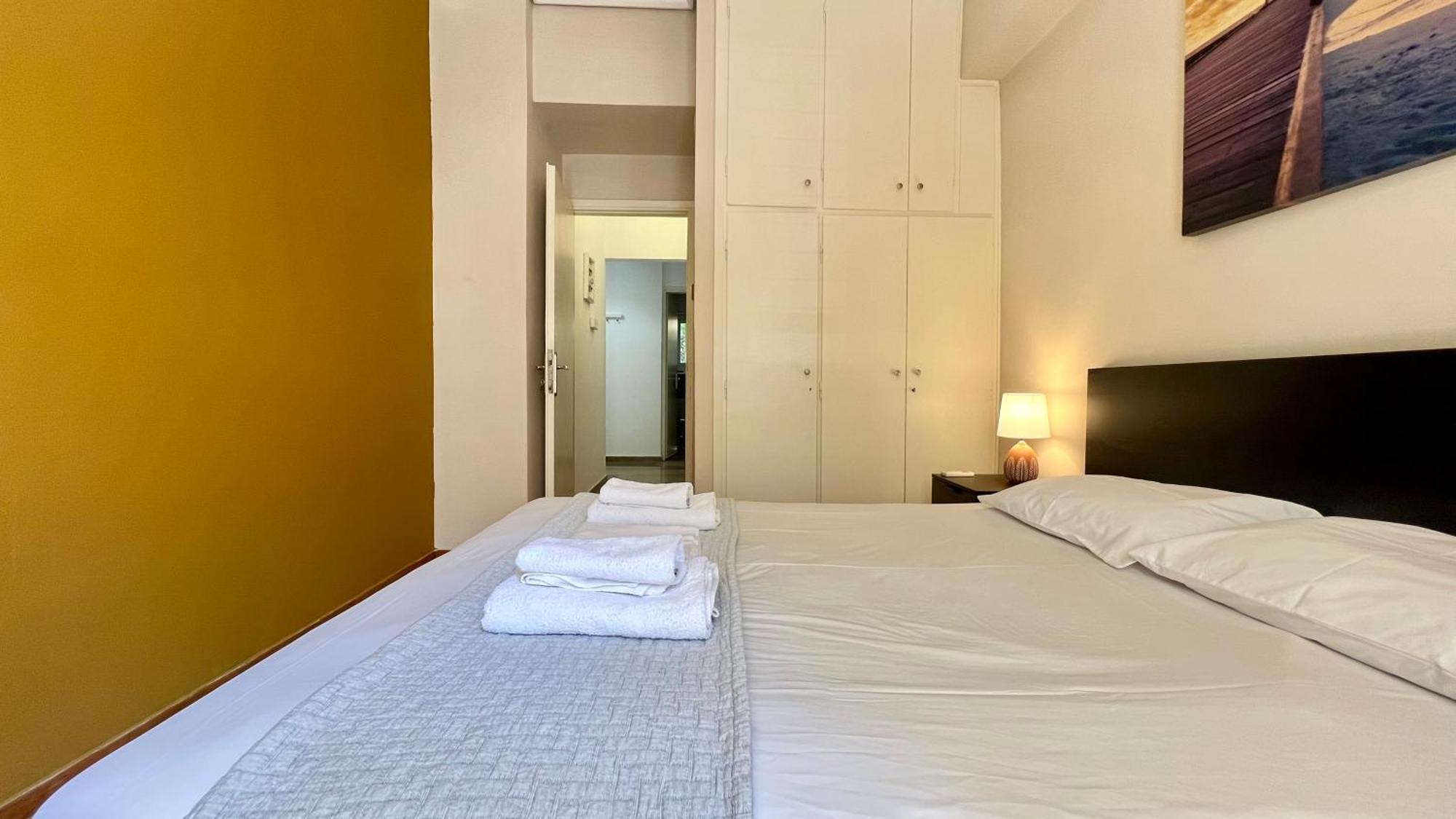 Modern & Cozy 51Sqm Apt In Thisseio Athens Exterior photo